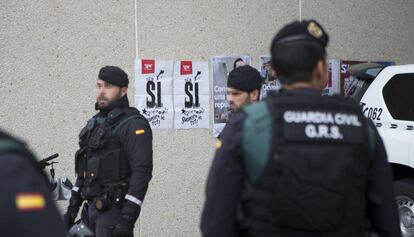 La Guàrdia Civil, a l'imprenta Artyplan de Sant Feliu de Llobregat.