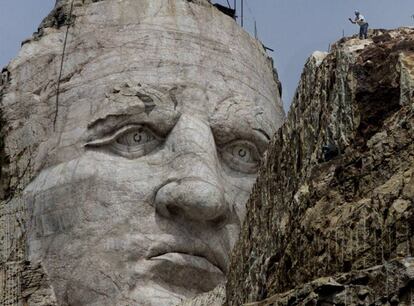 Escultura del rostro del jefe Lakota Caballo Loco en las Colinas Negras de Dakota del Sur.