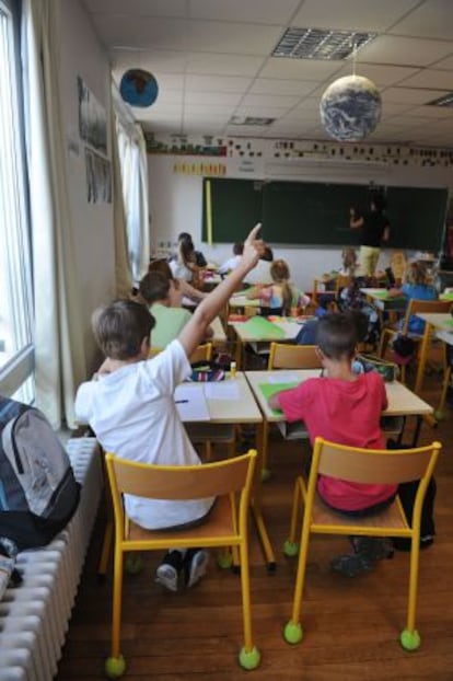 Estudiantes de primaria en una escuela de Aytre, Francia.