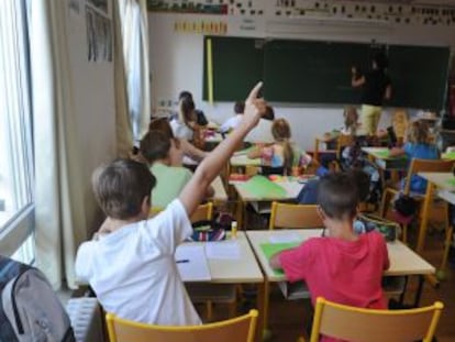 Estudiantes de primaria en una escuela de Aytre, Francia.