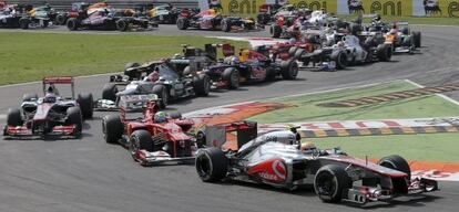 Hamilton, al frente de la carrera tras la salida en Monza.