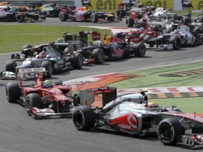 Hamilton, al frente de la carrera tras la salida en Monza.