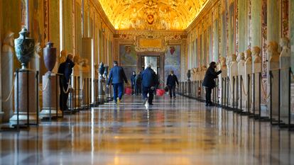 Los Museos Vaticanos antes de la apertura.