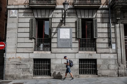 Primer lugar donde fueron enterrados los restos de Calderón de la Barca en la Calle Mayor 70. Álvaro García. 09/08/2023