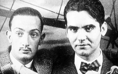 El poeta Federico García Lorca (derecha) junto a Salvador Dalí, en una imagen sin fechar.