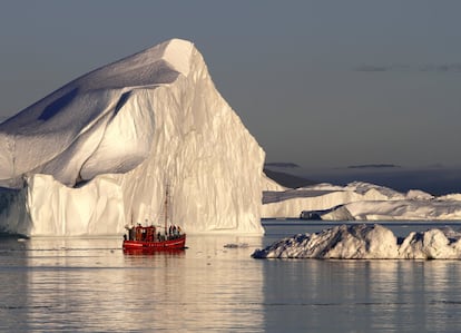 Declarado patrimonio mundial por la Unesco en 2004, el fiordo de Ilulissat, 250 kilómetros al norte del límite del Círculo Polar Ártico.