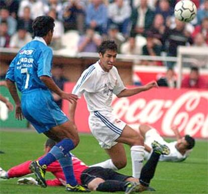 <b><font size=2>El Madrid sigue sin arrancar</font></b><br>XOSÉ HERMIDA<br>(Foto: EFE)