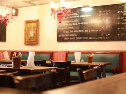 Comedor de Charlie P's, un pub que ofrece cocina tradicional irlandesa en Viena.