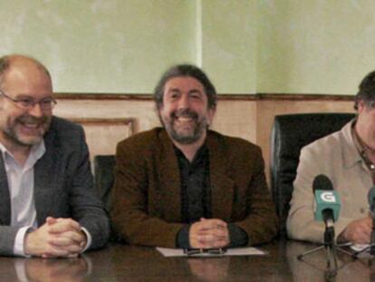El alcalde de Gondomar, Antón Araúxo, y Guillerme Vázquez (los dos primeros por la derecha), junto a otros dirigentes del BNG.