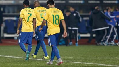 Jogadores brasileiros ap&oacute;s a derrota para o Paraguai.