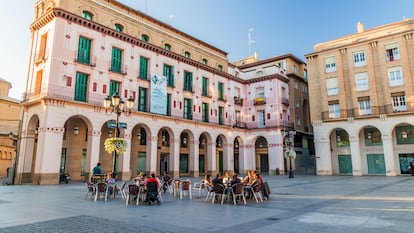 La plaza Luis López Allué, en en la ciudad de Huesca.