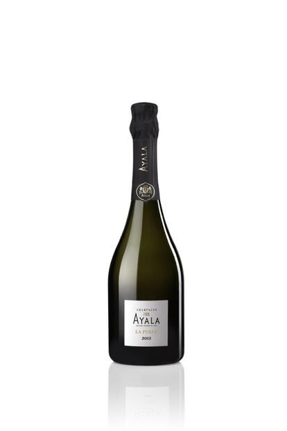 La Perle es la máxima expresión de la 'maison' Ayala, ubicada desde 1860 en Aÿy. Un vino que reúne la plenitud de los grands crus y subraya su saber hacer tradicional. Elaborado con predominio de chardonnay y complementada con pinot noir, procedentes de las mejores parcelas de las subzonas de la Côte des Blancs y de la Montaigne de Reims. Con una crianza de ocho años, la añada de 2012, con una producción de 4.000 botellas, presenta notas frutales, clavo, jengibre, vainilla y avellana. En boca destaca su mineralidad, frescura y pureza.Equilibrado. Precio: 112 euros.