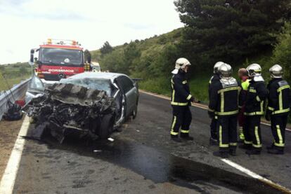 Accidente de tráfico, ayer, a la altura de Santa María de la Alameda (Madrid).