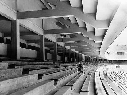 Tribuna del estadio Santiago Bernabéu (1947-1955).