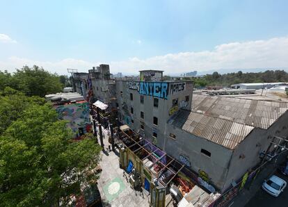 fábrica de harina abandonada en Tacuba, en el norte de la Ciudad de México, ha sido reconvertido en un espacio para el arte urbano