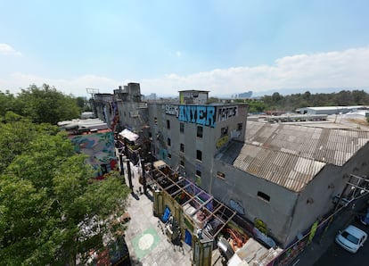 fbrica de harina abandonada en Tacuba, en el norte de la Ciudad de Mxico, ha sido reconvertido en un espacio para el arte urbano