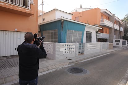 Casa de la localidad costera valenciana de Miramar, donde el sábado por la noche murió una mujer octogenaria al golpearse en el suelo tras ser empujada por su marido.