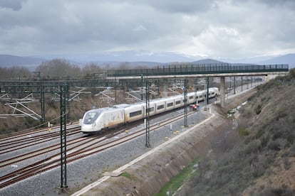 El contrato de renovación del tramo de Adamuz no contemplaba el cambio total de los carriles