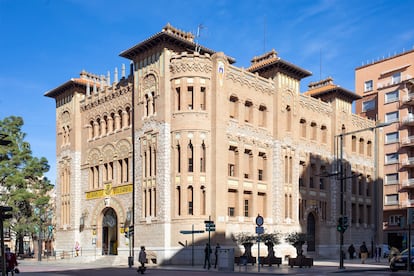 El histórico edificio de Correos de Castellón fue inaugurado en 1932 y es de base modernista con influencias gaudidianas.