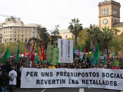 Manifestación conjunta de médicos y profesores en Barcelona, en 2019.