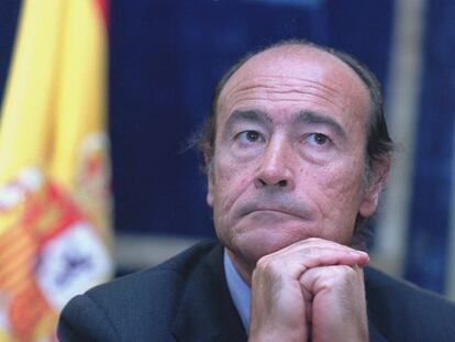 Santiago López Valdivielso en 2001, en su etapa como director de la Guardia Civil.