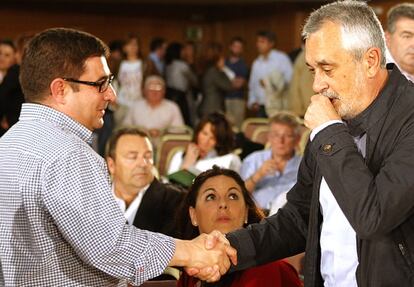 Jos&eacute; Antonio Gri&ntilde;&aacute;n y Francisco Reyes, el 9 de mayo en el comit&eacute; director del PSOE. 