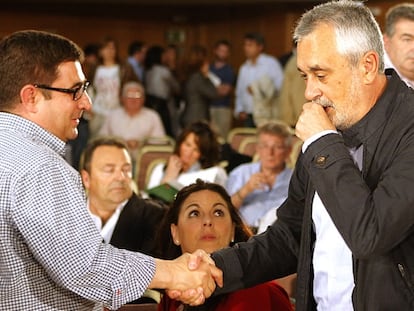 Jos&eacute; Antonio Gri&ntilde;&aacute;n y Francisco Reyes, el 9 de mayo en el comit&eacute; director del PSOE. 