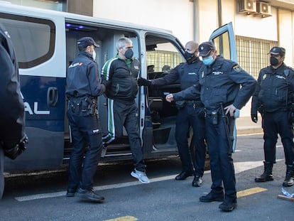 Bernardo Montoya, presunto autor del asesinato de Laura Luelmo, a su llegada a la Audiencia Provincial de Huelva.