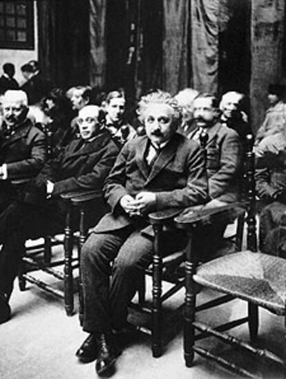 Albert Einstein en una foto de 1923, durante su visita a la Escuela Industrial de Barcelona.