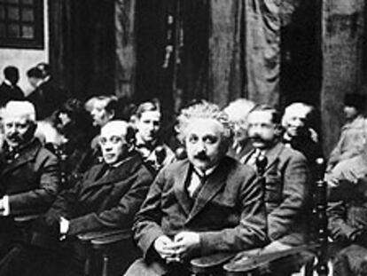 Albert Einstein en una foto de 1923, durante su visita a la Escuela Industrial de Barcelona.