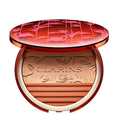 Polvos de sol de Clarins para broncear el rostro. (49 euros).