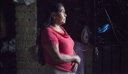 Zenaida Candía Espinobarros, en la cocina de su casa de Iguala, Guerrero.