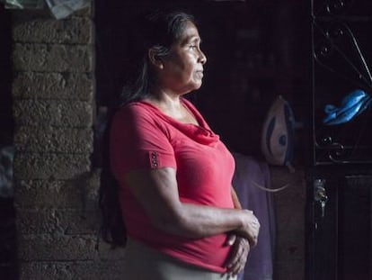 Zenaida Candía Espinobarros, en la cocina de su casa de Iguala, Guerrero.