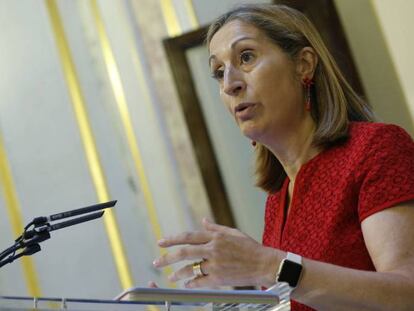 Ana Pastor anuncia que Convergència no tindrà grup parlamentari.