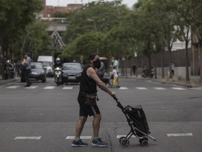 Constitució and Riera Blanca streets, the border between Barcelona and L'Hospitalet.