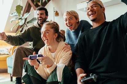 Según el informe Power of Play de 2024 el 76% de los jugadores de en Estados Unidos piensan que los videojuegos generan alegría y estimulan la comunicación con otras personas.