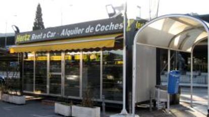 Caseta de alquiler de coches de la compañía Hertz en el aeropuerto de Barajas.