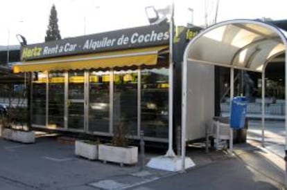 Caseta de alquiler de coches de la compañía Hertz en el aeropuerto de Barajas.