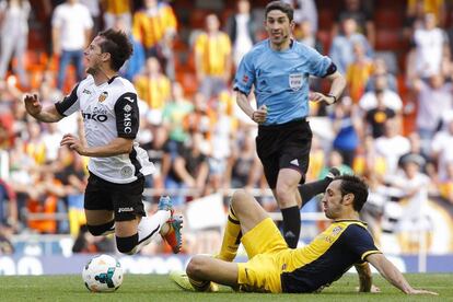 Entrada de Juanfran a Piatti que le cuesta la tarjeta roja