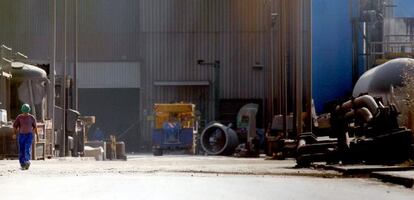 Vista de la factor&iacute;a de Acerinox en Los Barrios (C&aacute;diz).