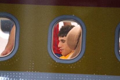 Javi Martínez, en el avión de la selección española absoluta en Sudáfrica.