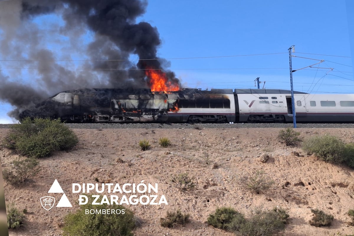 Un incendio en un AVE interrumpe la línea Madrid-Barcelona y deja parados a más de 11.000 viajeros