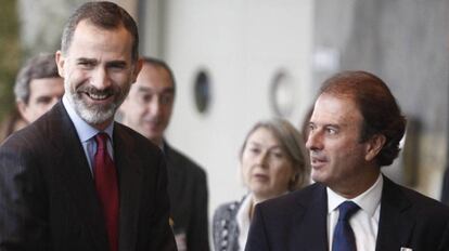 El rey Felipe VI con Ignacio Osborne en el XIX Congreso Nacional de la Empresa Familiar celebrado en A Coru&ntilde;a.