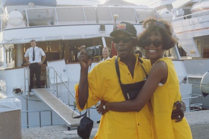 Bobby Brown y Whitney Houston en una imagen del documental recién estrenado.