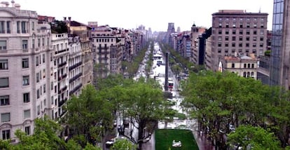 Perspectiva del paseo de Gr&agrave;cia de Barcelona, calle eminentemente comercial.