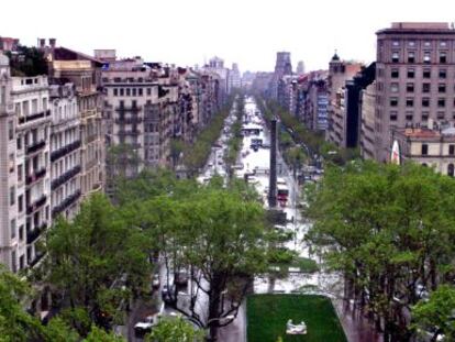 Perspectiva del paseo de Gr&agrave;cia de Barcelona, calle eminentemente comercial.