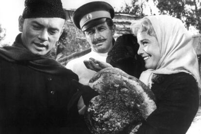 Yul Brynner y Maria Schell en una escena de <i>Los hermanos Karamazov.</i>