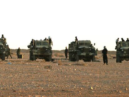 Camiones del Ejército marroquí circundan el campamento de protesta saharaui.