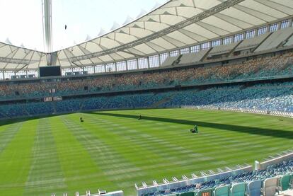 El impresionante estadio Moses Mabhida tiene cabida para unos 70.000 espectadores. Su característico arco en forma de Y emula la bandera surafricana. Además, se puede hacer puenting: lanzarse desde el punto más alto, a unos 106 metros, y balancearse por un arco de 220 metros. El susto cuesta 60 euros.