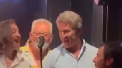 Feijóo aparece cantando en un vídeo en el que utiliza la frase ‘Me gusta la fruta’